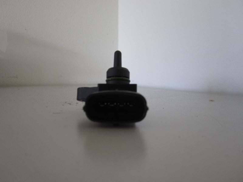Genuine Hyundai 39300-2B100 MAP Sensor Assembly, Black