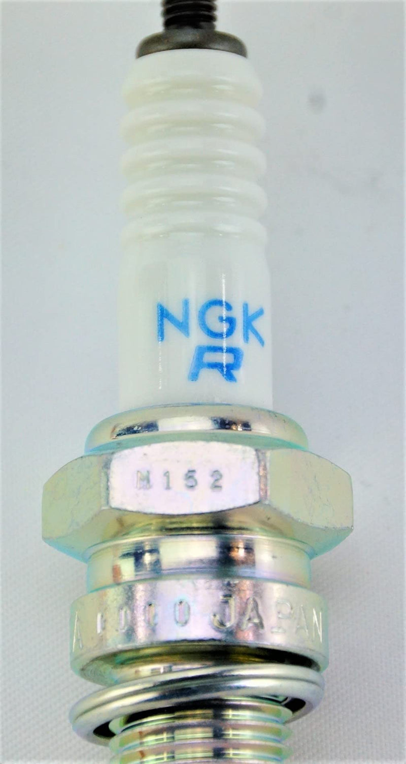 2 PCSNEW --- NGK # 4929 Standard Spark Plugs -- DPR8EA-9