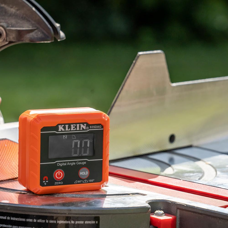 Klein Tools 935DAG Digital Electronic Level and Angle Gauge, Measures 0 - 90 and 0 - 180 Degree Ranges, Measures and Sets Angles Gauge / Level