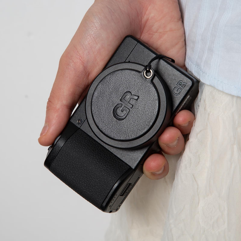 Metal Nappa Lens Cap with Anti Loss Strap for Ricoh GR III | Aluminum lens cap with Nappa leather, velvet lining, snug fit, and auto-release for Ricoh GR III. Black GR3