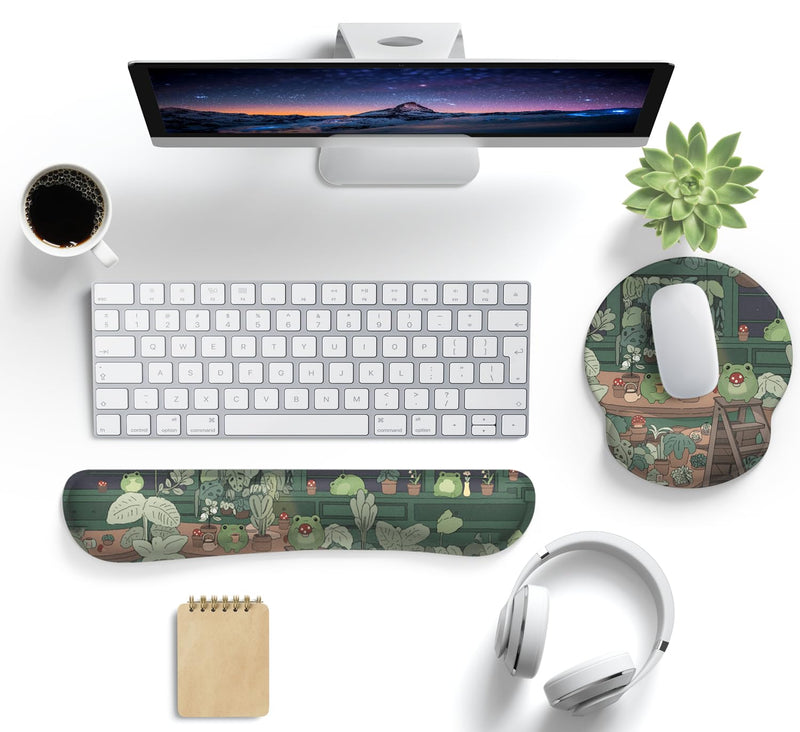 Cute Frog Mouse Pad with Wrist Rest Kawaii Green Decor Pain Relief Mat, Ergonomic Mouse Pad for Desk Computer Keyboard Laptop, Desk Decor Office Accessories for Girl Wrist Rest for Computer Keyboard.
