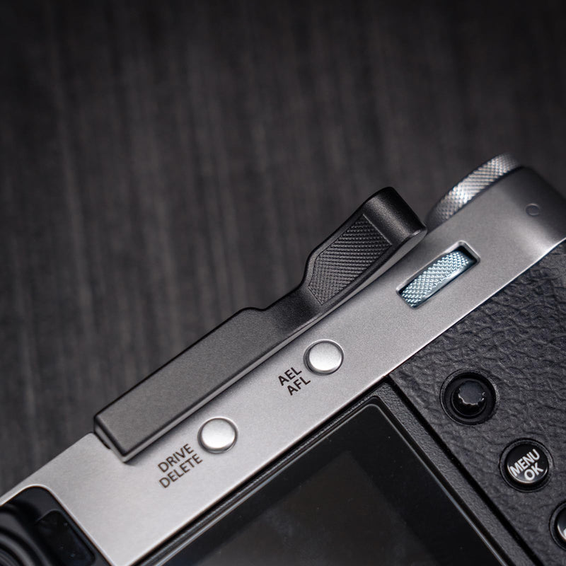 Metal Thumb Up Grip for Fujifilm Fuji X100VI Camera, Hot Shoe Thumb Rest Support Grip ，Exclusive Vintage Anti-Slip Pattern, Enhance The camera's Grip Feel (Black) Black