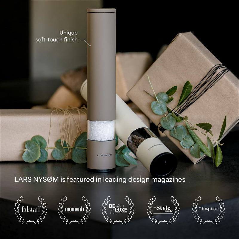 LARS NYSØM Salt Pepper Mill Manual with adjustable ceramic grinder from coarse to fine I Design Spice Mill (Carbon Black) XL single mill Carbon Black