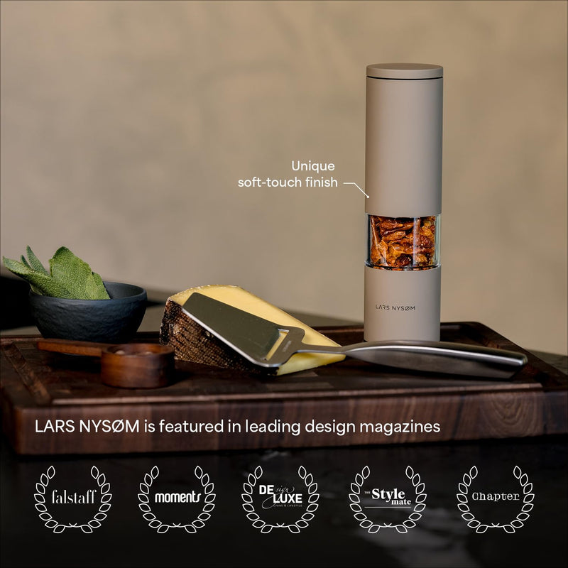 LARS NYSØM Chili Mill with Stainless Steel Cutting Blade I Premium Chili Cutter I Design Spice Mill (Carbon Black) Manual Chili Mill Carbon Black