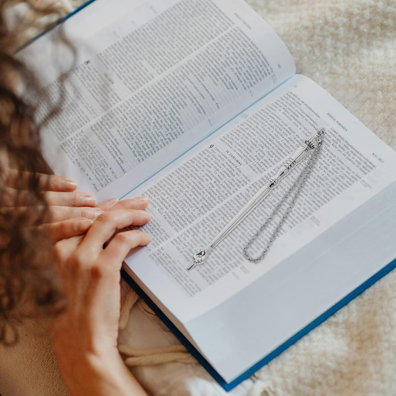 SAFIGLE Torah Book Pointer Yad Hand Pointer and Connected Chain for Torah Reading Haftorah Bar Mitzvah Works of Art of Common Metal Silver