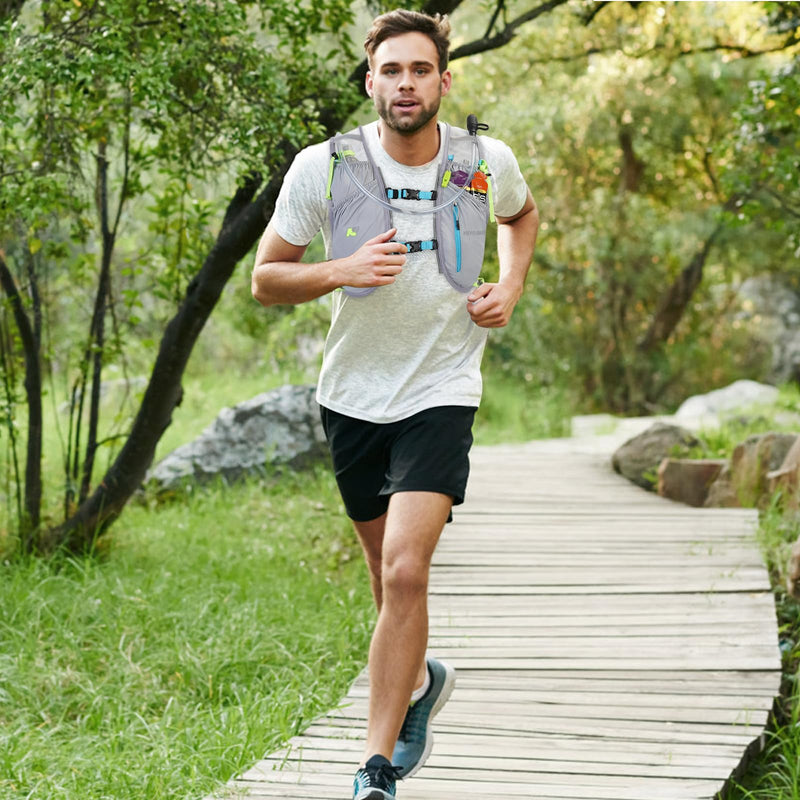 Waterproof Running Vest, 5.5L Breathable Running Hydration Vest with 1.5L Water Bladder, Water Vest for Hiking, Trail Marathon Race, Ideal for Women and Men Light Gray pack with 1.5L water Bladder