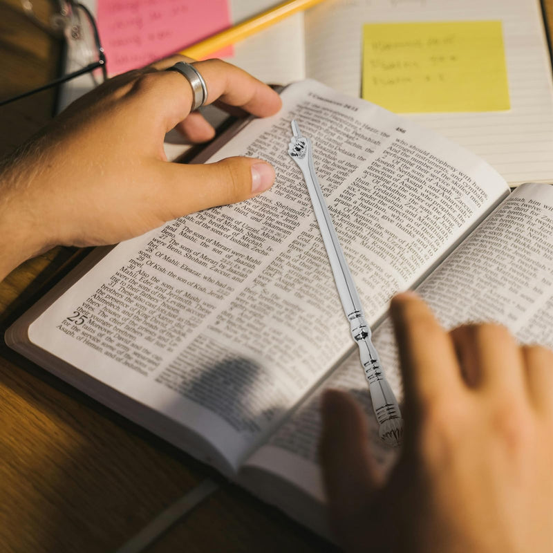 SAFIGLE Torah Book Pointer Yad Hand Pointer and Connected Chain for Torah Reading Haftorah Bar Mitzvah Works of Art of Common Metal Silver