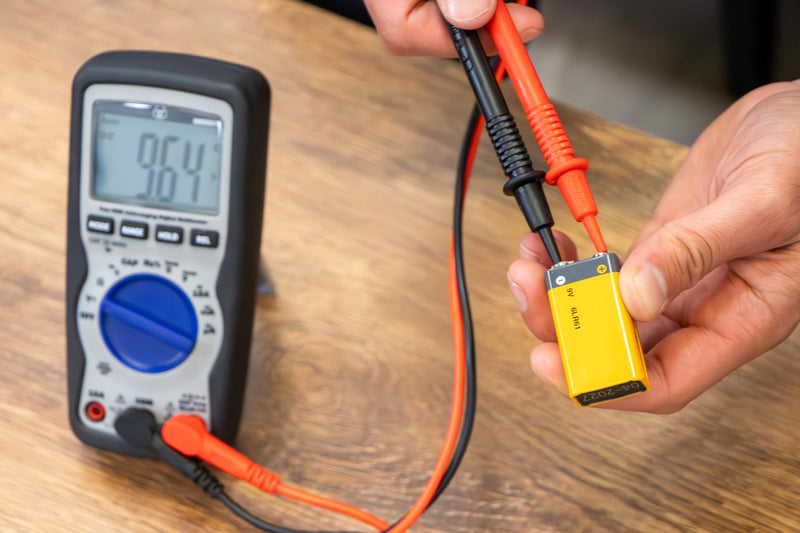 Westinghouse 600V True RMS Auto-Ranging Multimeter with Large Screen and Relative Mode; Measures Voltage Current Resistance Capacitance Frequency Temperature; Incl. Case and 2-Year Warranty. 600V L Screen