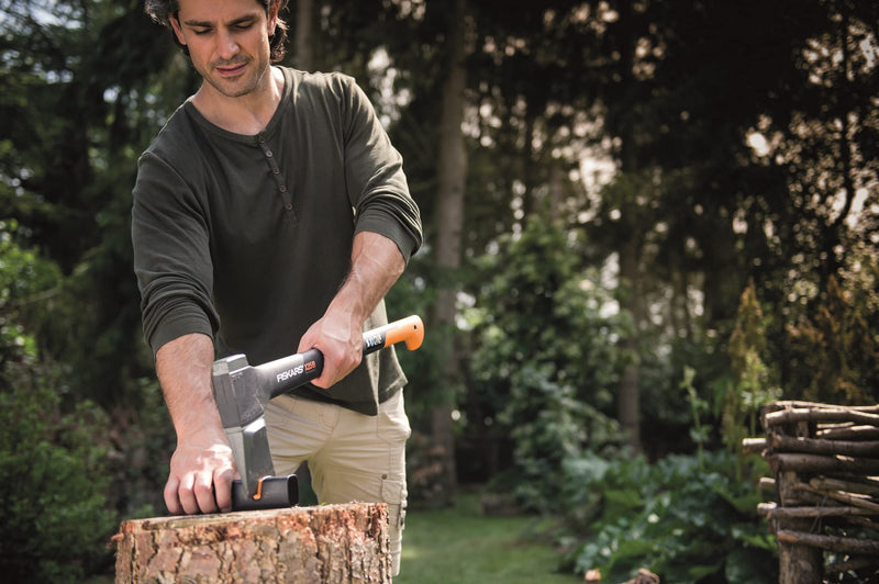 Fiskars XSharp Axe and Knife Sharpener, Ceramic sharpening stone/Fiberglass reinforced plastic case, Black/Orange, 1000601 16.5 x 3.5 x 3.7 cm