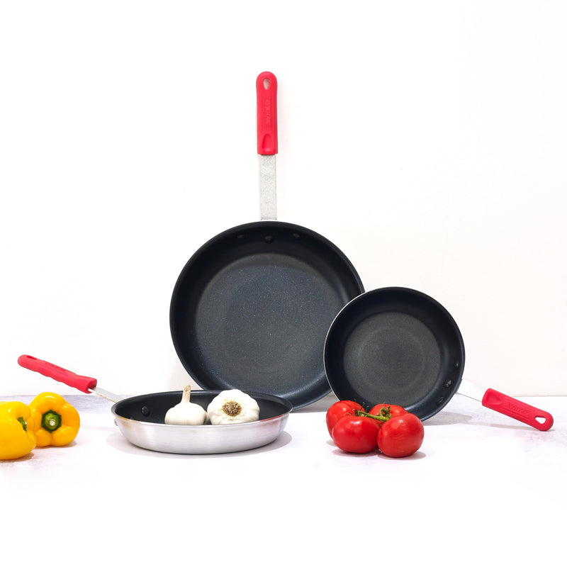 Winco Commercial-Grade Aluminium Fry Pan/Skillet, Non-Stick Finish with Cool Touch Handle, 8" 8"
