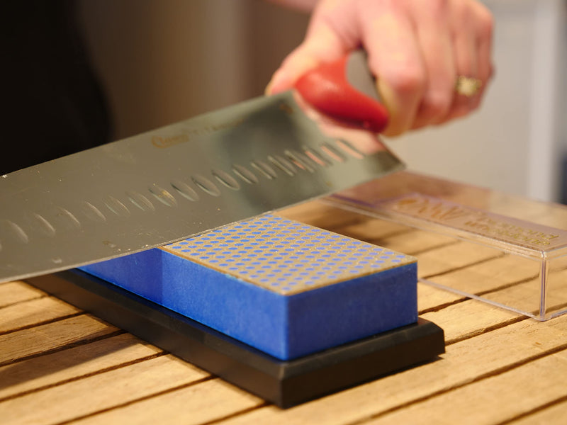 DMT (Diamond Machining Technology) 6-inch Diamond Whetstone Sharpening Stone with Plastic Case - Coarse, W6CP