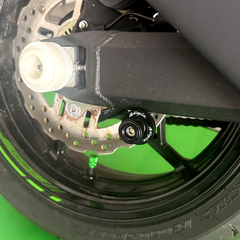 Fit For KAWASAKI Ninja 650 2025 Ninja 500 SE Ninja 400 NINJA 1000 SX 2017-2024 2025 ZX-4RR ZX6R 636 ZX10R ZH2 CNC Motorcycle Swingarm Spool Sliders Stand Screws (Black) Black