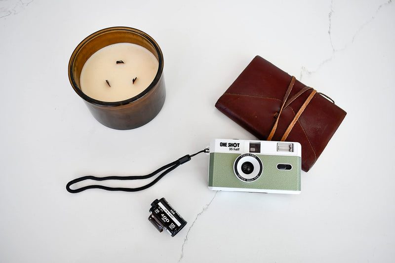 1 Shot Point and Shoot 35mm Film Camera Reusable Retro Half Frame Camera, Built in Flash, Included One Roll ASA/ISO 400 Black & White Film 18 Exp., (36 Shots) Battery Not Included (Green Color) Green