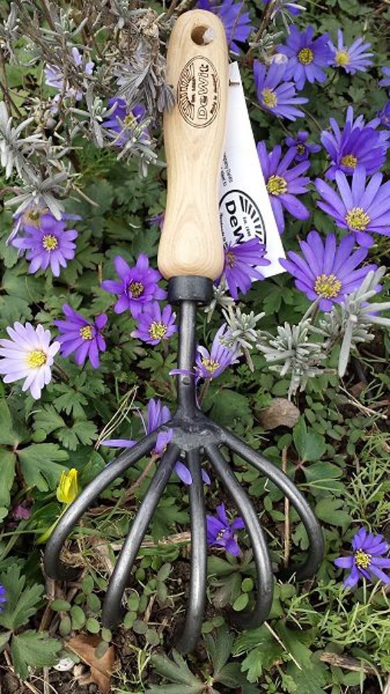 DeWit 5-Tine Hand Cultivator – Tempered Boron Steel Claw Tool for Weeding, Aerating & Debris Removal – Ash Hardwood Handle – Compact Garden Tool – 11” Long