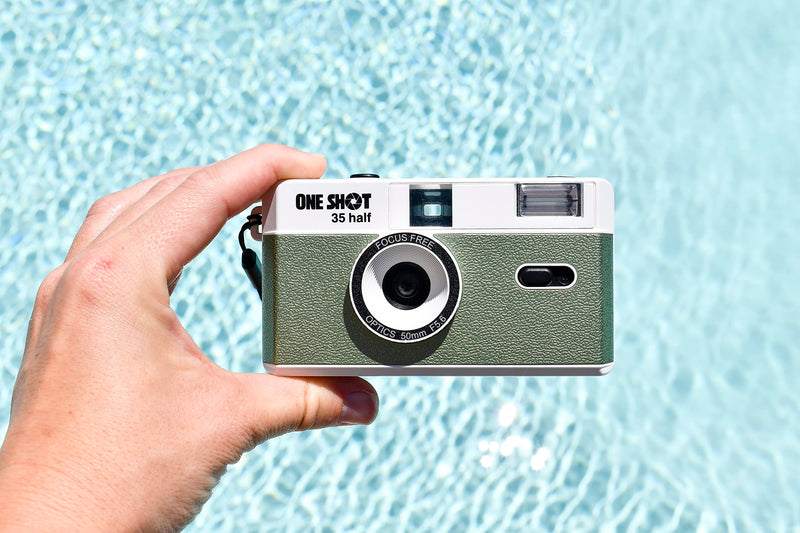 1 Shot Point and Shoot 35mm Film Camera Reusable Retro Half Frame Camera, Built in Flash, Included One Roll ASA/ISO 400 Black & White Film 18 Exp., (36 Shots) Battery Not Included (Green Color) Green