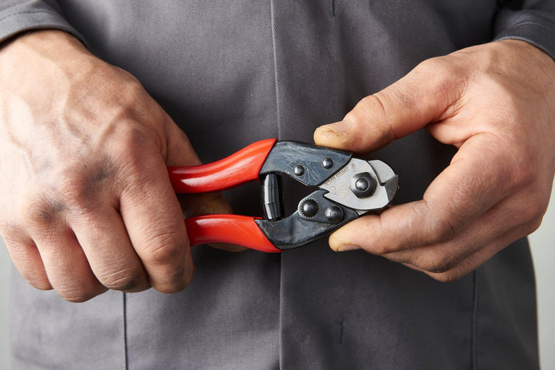 FELCO C7 Swiss Made Cable Cutters – One-Hand Wire Cutters for Bike Brake Lines, Fencing & Electrical Work | Compact Hand Tool with Triangular Hardened Steel Blades, Non-Slip Grip, No-Fray, 7mm F C7