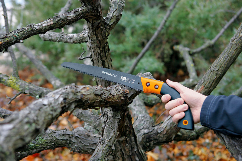 Fiskars 13" Pruning Saw- Fixed Handle - Tree Cutting Saw - Yard and Garden Tools - Black/Orange