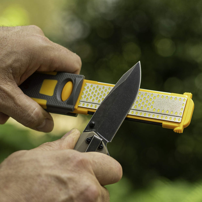 Smith's 51178 Pack-Pal 4" Diamond Combination Sharpener – Retractable 2-Sided Stone Camping Knife Sharpener – Straight & Serrated Blades - Lightweight, Compact, Handheld - Fire Starter – Hiking Tool