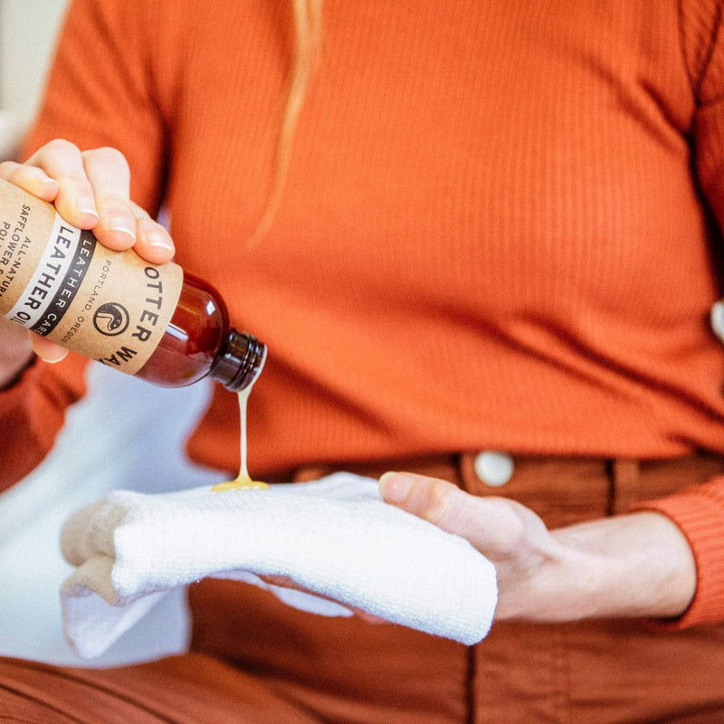 Otter Wax Leather Oil | 16 Oz | Leather Cleaner & Conditioner | All-Natural Color-Safe Treatment for Boots, Furniture, Auto Seats, Jackets, Shoes & Bags | Chemical & PFAS-Free | Made in Portland USA 16 Fl Oz (Pack of 1)