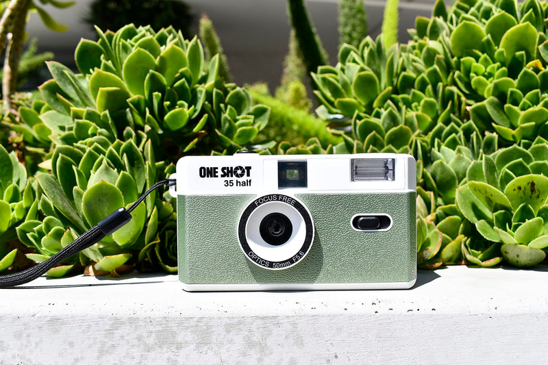 1 Shot Point and Shoot 35mm Film Camera Reusable Retro Half Frame Camera, Built in Flash, Included One Roll ASA/ISO 400 Black & White Film 18 Exp., (36 Shots) Battery Not Included (Green Color) Green