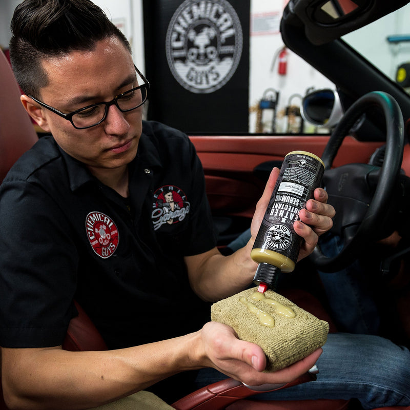  [AUSTRALIA] - Chemical Guys SPI_111_16 Leather Protectant, Dry-to-The-Touch Serum for Car Interiors, Furniture, Apparel, Boots, and More (Works on Natural, Synthetic, Pleather, Faux Leather and More), 16 fl oz 16 Fl Oz (Pack of 1)
