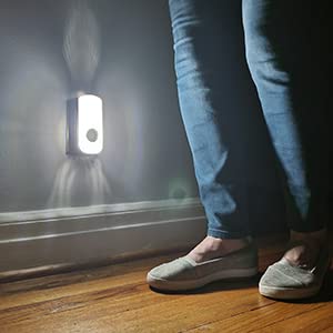  [AUSTRALIA] - 4Patriots Blackout Beacon Emergency Lights: 3-in-1 Night Light with Motion Sensing & Flashlight, Turns On Automatically in a Power Outage, Perfect for Indoor or Outdoor Use, Rechargeable, 1 Pack