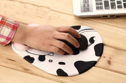  [AUSTRALIA] - Onwon Cartoon Wrist protected Personalized Computer Decoration Gel Wrist Rest Mouse Pad Ergonomic Design Memory Foam Mouse Pad Gel Mouse Pad/Wrist Rest(Cow Style)