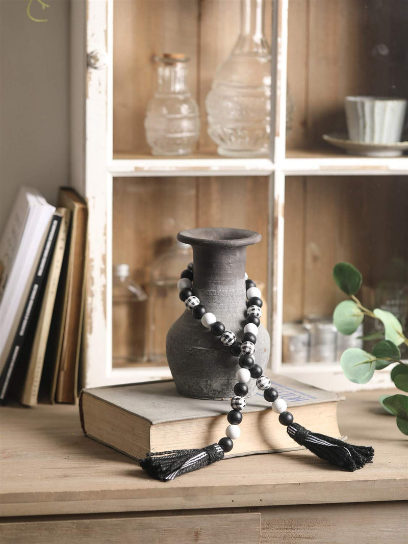  [AUSTRALIA] - Farmhouse Wood Bead Garland with Tassels, Rustic Tiered Tray Christmas Decorations, Black White Buffalo Plaid Wooden Bead with Jute Rope Plaid Tassel, Natural Country Chic Home Decor Black & White Buffalo Plaid