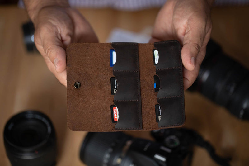  [AUSTRALIA] - Leather SD SDHC SDXC Memory Card Case & Photo Cheat Sheet/Holder Storage for Photography Enthusiasts