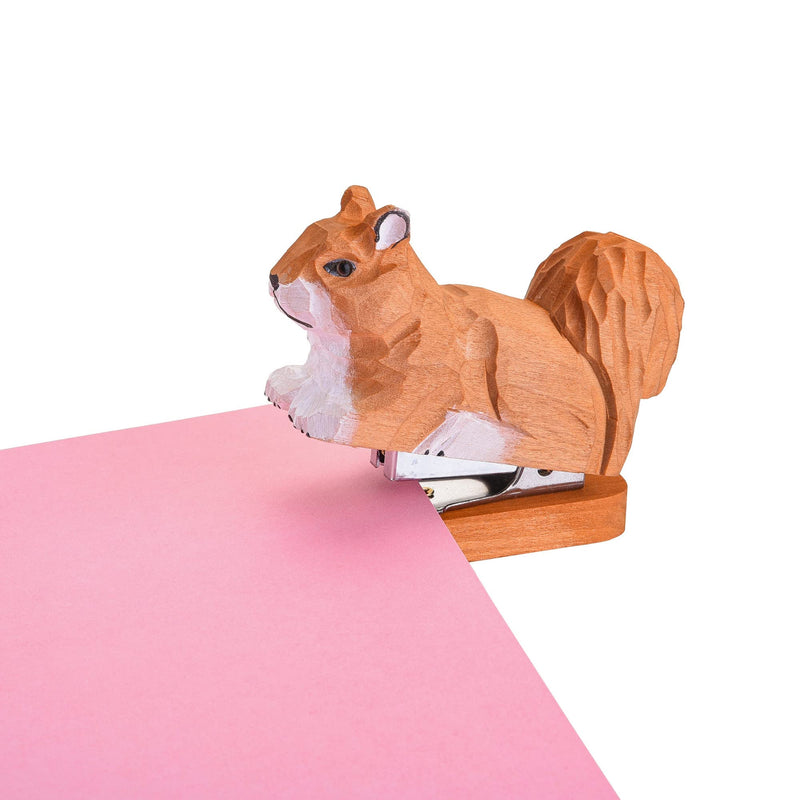  [AUSTRALIA] - Yoption Wooden Animal Stapler, Squirrel Swan Desktop Stitcher Handmade Wood Carving Statue Sculpture for Children School Office Stationery, Includes 1000 Staples (Squirrel)