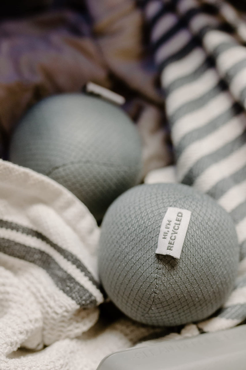  [AUSTRALIA] - Full Circle Loads of Fun Anti-Static Dryer, Set of 3 – Quiet, Scent-Free and Hypoallergenic Reusable Fabric Softener Laundry Balls – Non Toxic and Vegan, Gray 3 Count