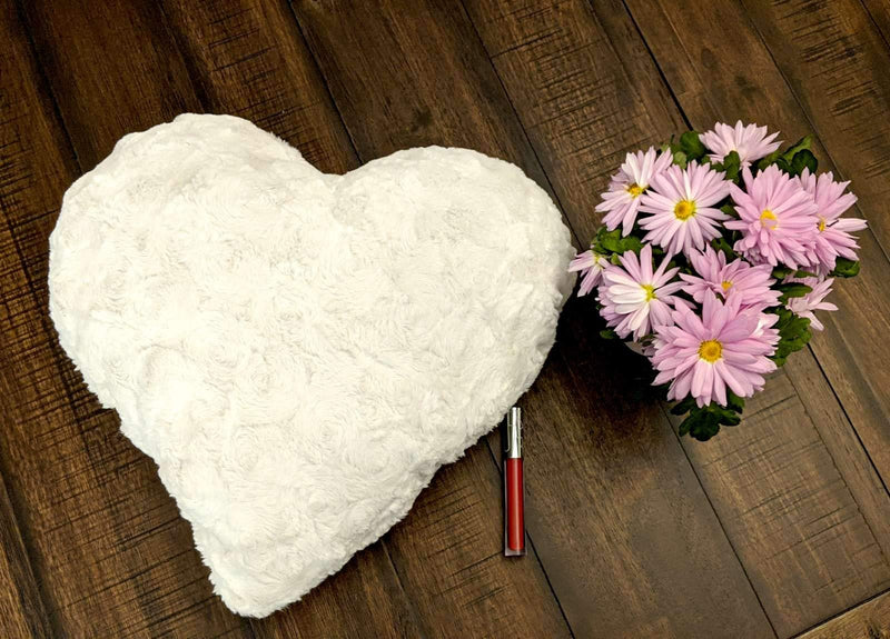  [AUSTRALIA] - DaDa Bedding Hand-Made Heart Shaped Throw Pillow - Valentine Luxury White Roses Cushion with Sewn Insert - Cute Romantic Gift Soft Faux Fur Sherpa Backside - 16” x 14” Heart Shape