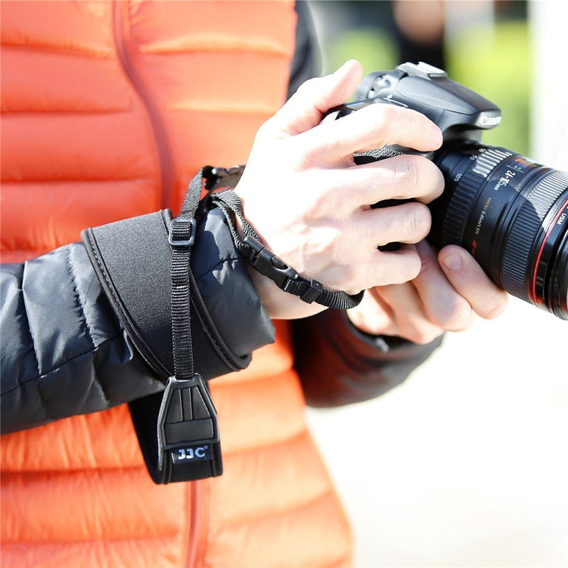  [AUSTRALIA] - JJC 5' Adjustable Camera Neck Strap Shoulder Strap for Sony a9 a7 a6500 a6300 a6000 Fujifilm X-Pro2 1 X-T2 T1 T20 T10 Canon 7DM2 6DM2 5DM4/M3 77D 80D 77D 70D T7i T6s T6i Nikon D750 D7500 D5600 D3400