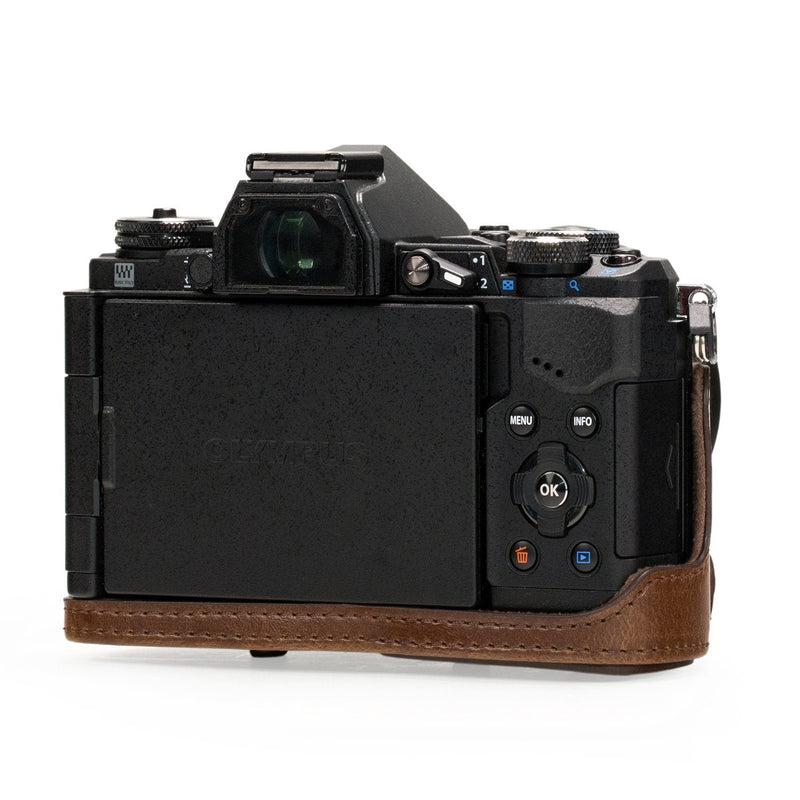  [AUSTRALIA] - MegaGear Ever Ready Leather Camera Case Compatible with Olympus OM-D E-M5 Mark II 40-150mm Dark Brown