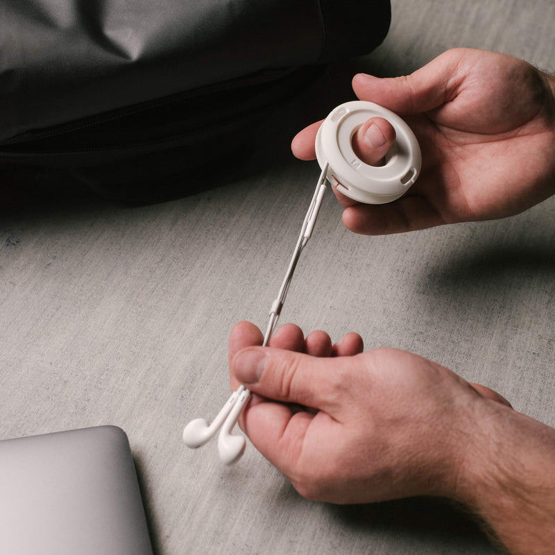  [AUSTRALIA] - Side Winder Mini and Max Headphone and cable winder and organizer perfect for wrapping earbuds and cords for travel and organization (Mini, Black)