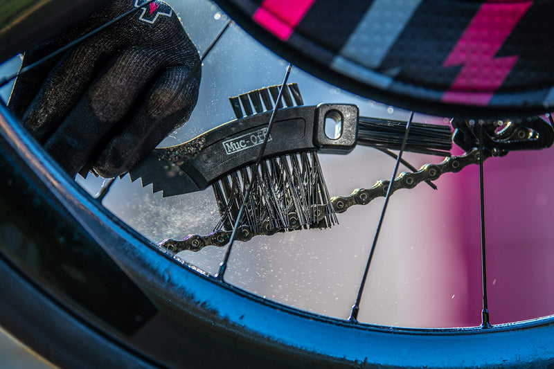 Muc Off Claw Brush - Bike Cleaning Brush with Three Heads and Durable Nylon Bristles - Perfect for Cleaning Chains, Cassettes and Sprockets - LeoForward Australia