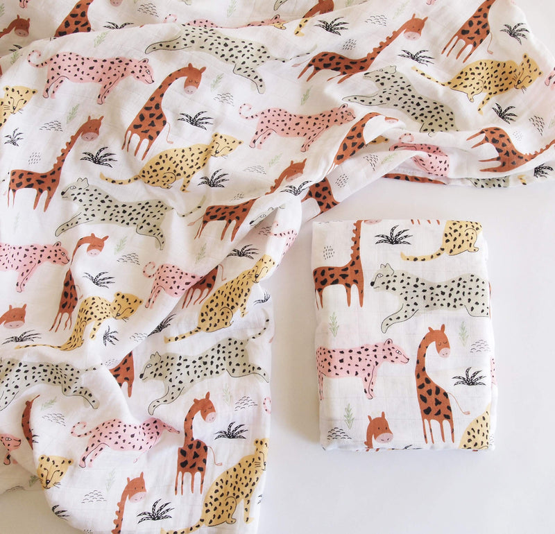  [AUSTRALIA] - Aenne Baby Safari Animals Muslin Swaddle Blanket Gender Neutral Travel Large 47 x 47 inch, 1 Pack, Girl Boy Giraffe, Cheetah, Lion